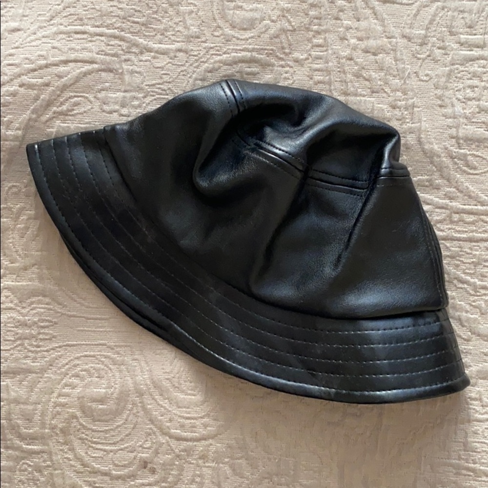 Faux Leather Bucket Hat (Stradivarius)!